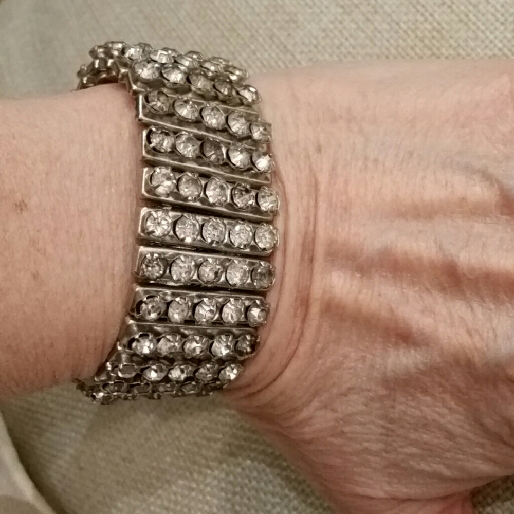 Crystal vintage expandable bracelet